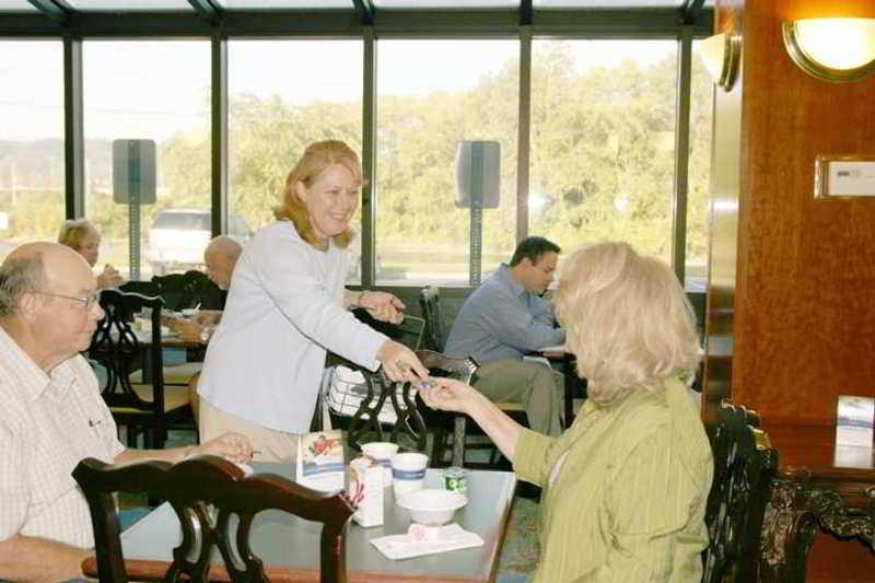Hampton Inn New Philadelphia Restoran fotoğraf